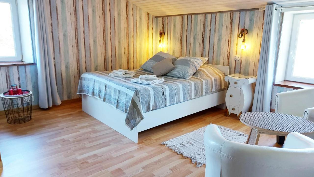 Moulin De Mauzac Bed & Breakfast Saint-Just-Luzac ภายนอก รูปภาพ