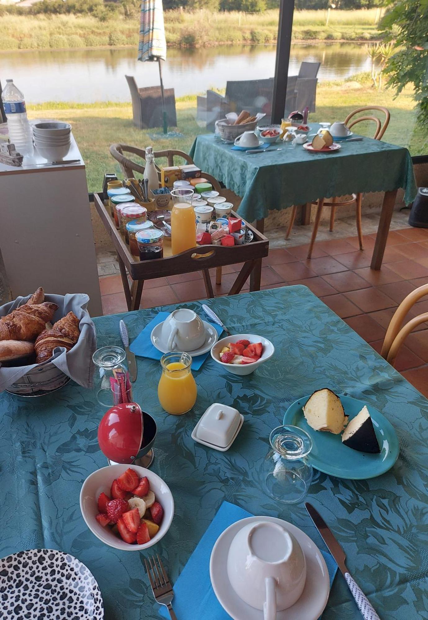 Moulin De Mauzac Bed & Breakfast Saint-Just-Luzac ภายนอก รูปภาพ